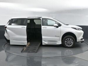 White Toyota Sienna with BraunAbility Side Entry Automatic Fold Out conversion