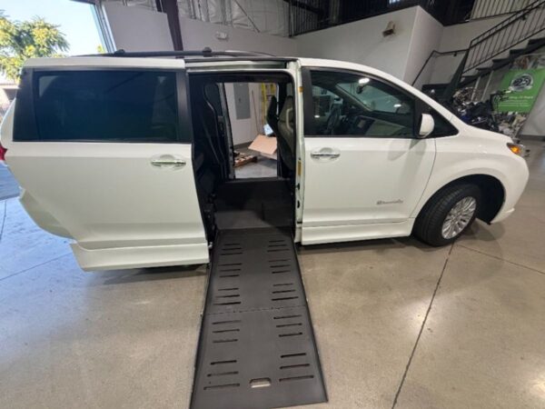 White Toyota Sienna with BraunAbility Side Entry Automatic Fold Out conversion