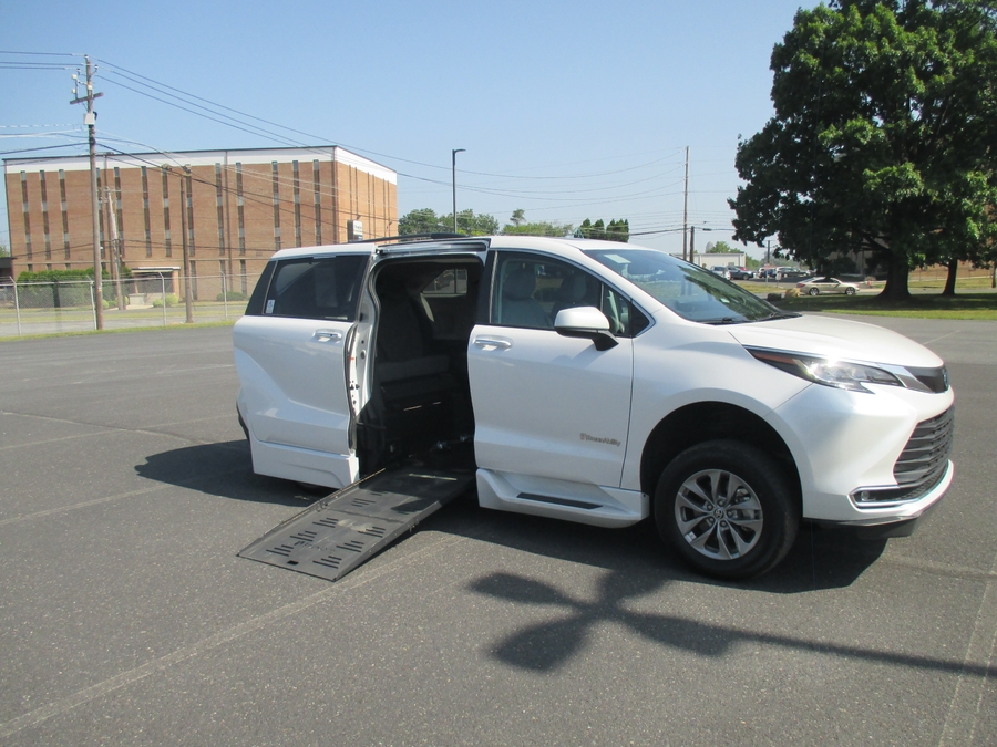 White Toyota Sienna with BraunAbility Side Entry Automatic Fold Out conversion