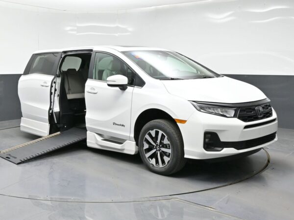 White Honda Odyssey with BraunAbility Side Entry Automatic In Floor conversion