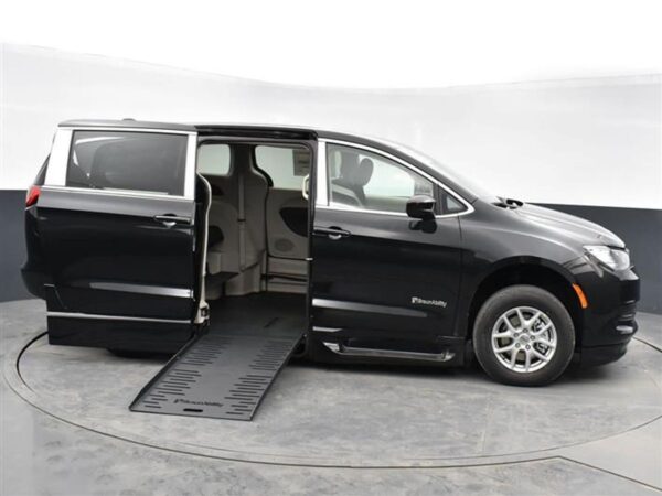 Black Chrysler Voyager with BraunAbility Side Entry Automatic Fold Out conversion