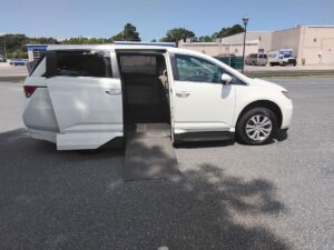 Honda Odyssey with Vantage Mobility Side Entry Automatic In Floor conversion