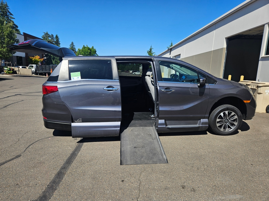 Grey Honda Odyssey with Vantage Mobility Side Entry Automatic In Floor conversion