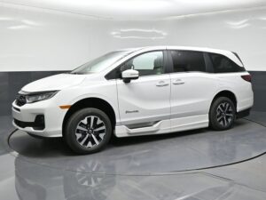 White Honda Odyssey with BraunAbility Side Entry Automatic In Floor conversion