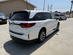 White Honda Odyssey with BraunAbility Side Entry Automatic In Floor conversion