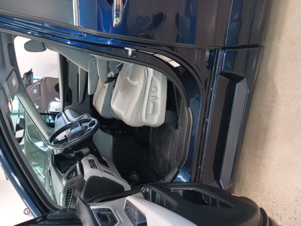 Blue Honda Odyssey with Vantage Mobility Side Entry Automatic In Floor conversion