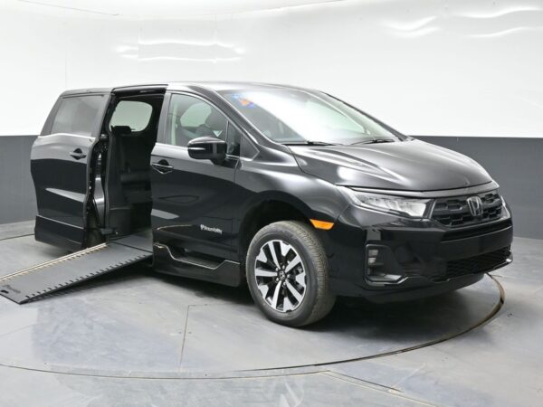 Black Honda Odyssey with BraunAbility Side Entry Automatic In Floor conversion