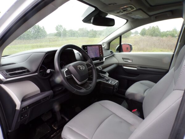 White Toyota Sienna with BraunAbility Side Entry Automatic Fold Out conversion