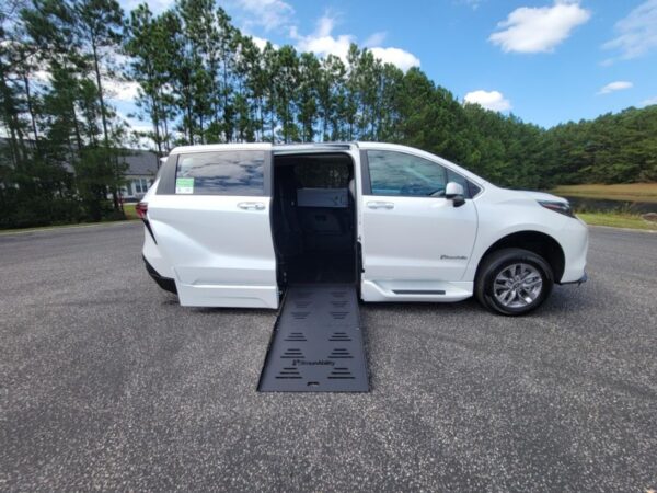 White Toyota Sienna with BraunAbility Side Entry Automatic Fold Out conversion