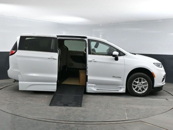 White Chrysler Pacifica with BraunAbility Side Entry Automatic Fold Out conversion