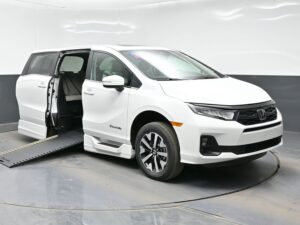 White Honda Odyssey with BraunAbility Side Entry Automatic In Floor conversion