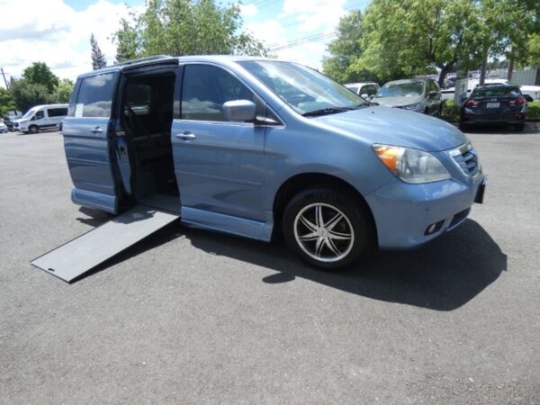 Blue Honda Odyssey with Vantage Mobility Side Entry Automatic In Floor conversion