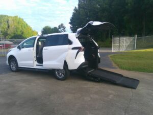 White Toyota Sienna with Vantage Mobility Rear Entry Manual Fold Out conversion