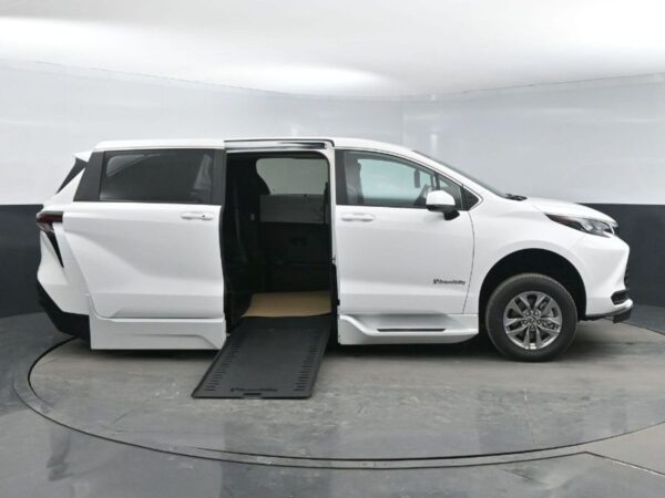 White Toyota Sienna with BraunAbility Side Entry Automatic In Floor conversion
