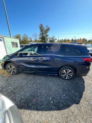 Blue Honda Odyssey with BraunAbility Side Entry Automatic In Floor conversion