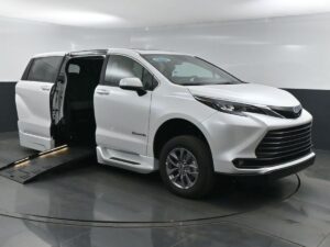White Toyota Sienna with BraunAbility Side Entry Automatic Fold Out conversion