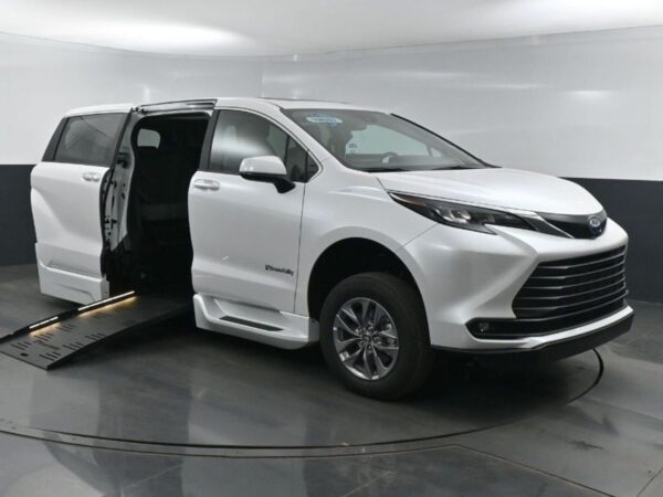 White Toyota Sienna with BraunAbility Side Entry Automatic Fold Out conversion