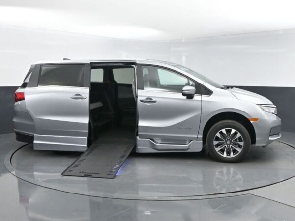 Silver Honda Odyssey with BraunAbility Side Entry Automatic In Floor conversion