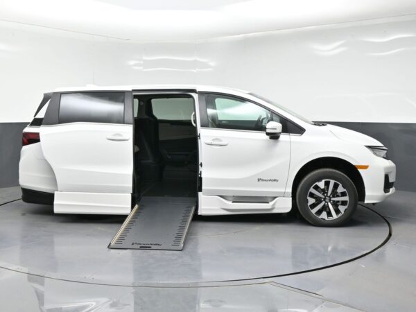 White Honda Odyssey with BraunAbility Side Entry Automatic In Floor conversion