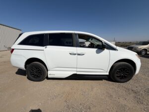 Honda Odyssey with Vantage Mobility Side Entry Automatic In Floor conversion