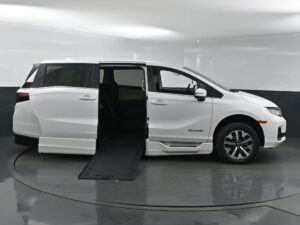 White Honda Odyssey with BraunAbility Side Entry Automatic In Floor conversion