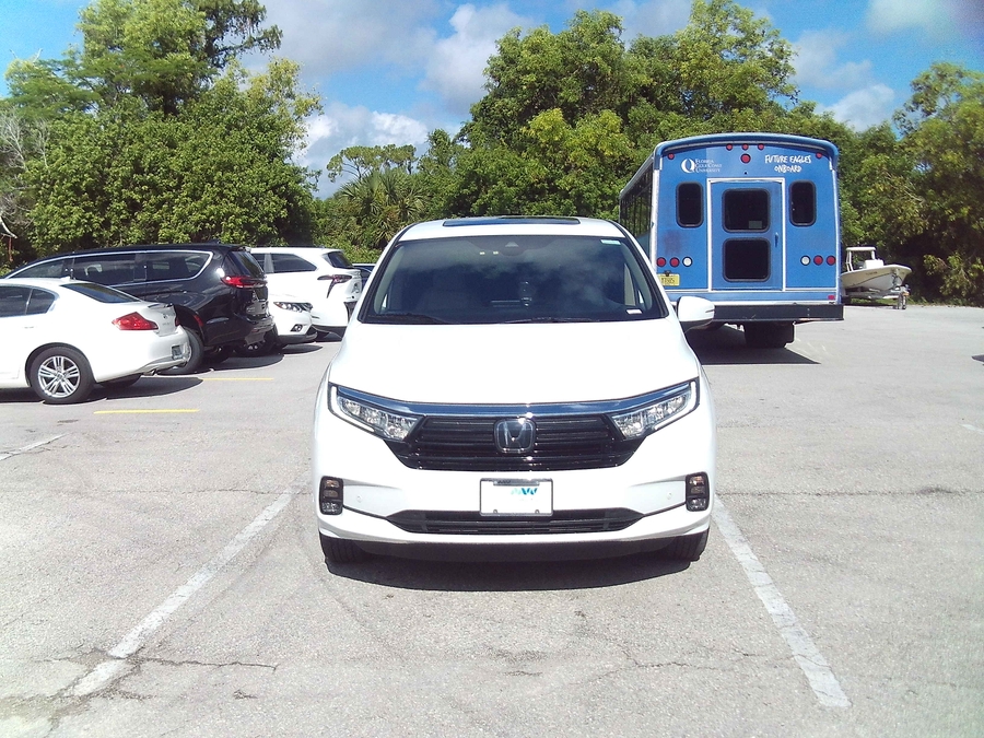 White Honda Odyssey with BraunAbility Side Entry Automatic In Floor conversion