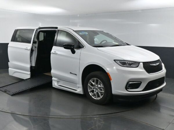 White Chrysler Pacifica with BraunAbility Side Entry Automatic In Floor conversion