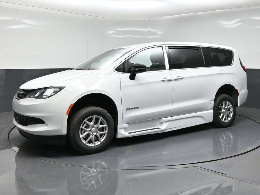 White Chrysler Voyager with BraunAbility Side Entry Automatic Fold Out conversion