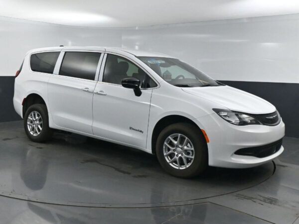 White Chrysler Voyager with BraunAbility Rear Entry Manual Fold Out conversion