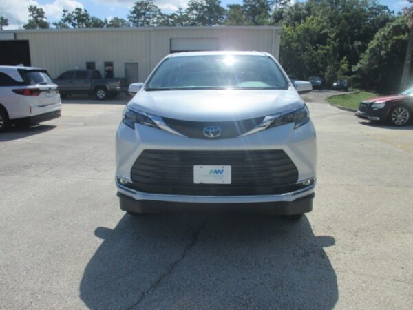 White Toyota Sienna with Vantage Mobility Side Entry Automatic In Floor conversion