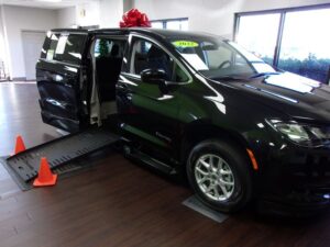Black Chrysler Voyager with BraunAbility Side Entry Automatic Fold Out conversion