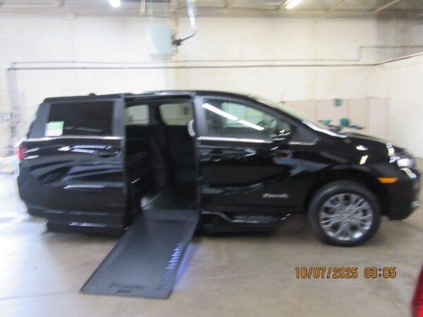 Black Honda Odyssey with BraunAbility Side Entry Automatic In Floor conversion