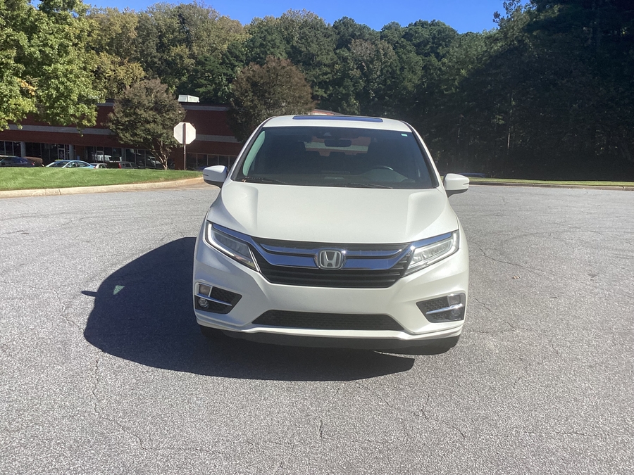 White Honda Odyssey with BraunAbility Side Entry Automatic In Floor conversion