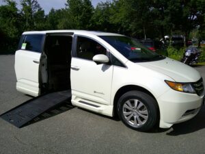 White Honda Odyssey with BraunAbility Side Entry Automatic Fold Out conversion